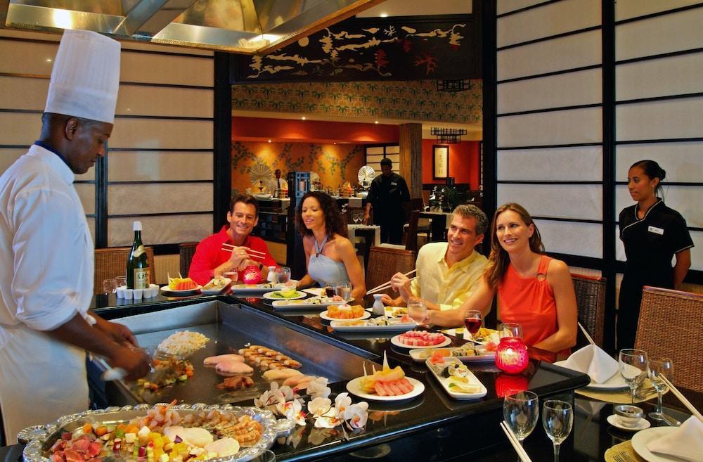 Bahia Principe Grand Punta Cana Restaurant foto A sushi bar at a hotel