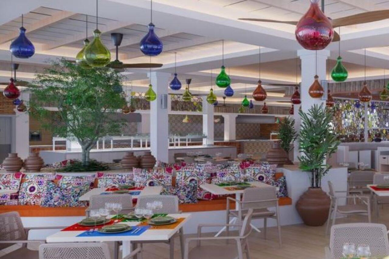 Bahia Principe Grand Punta Cana Exterior foto The buffet at the hotel