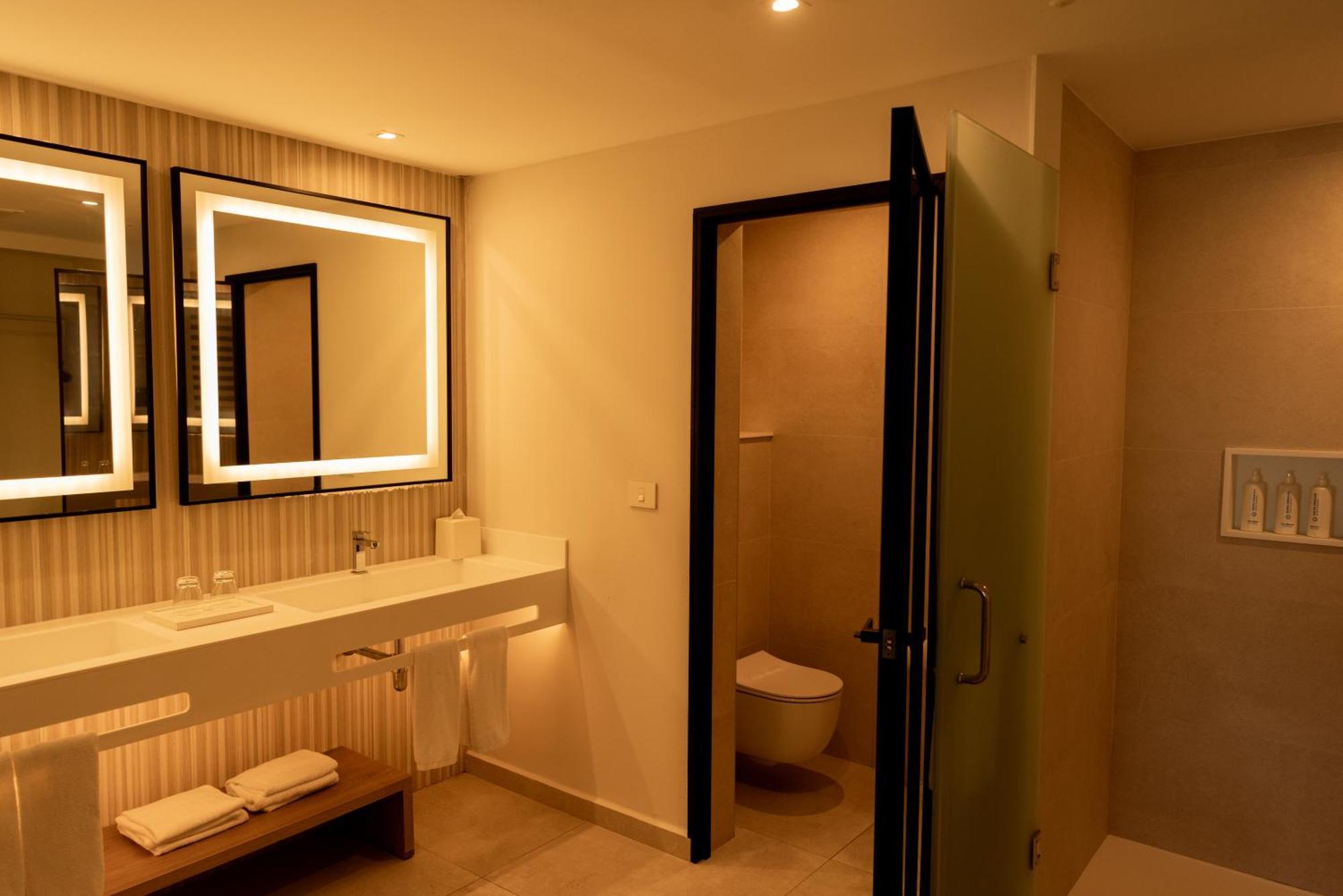 Bahia Principe Grand Punta Cana Exterior foto Bathroom